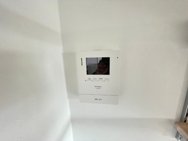 ����12