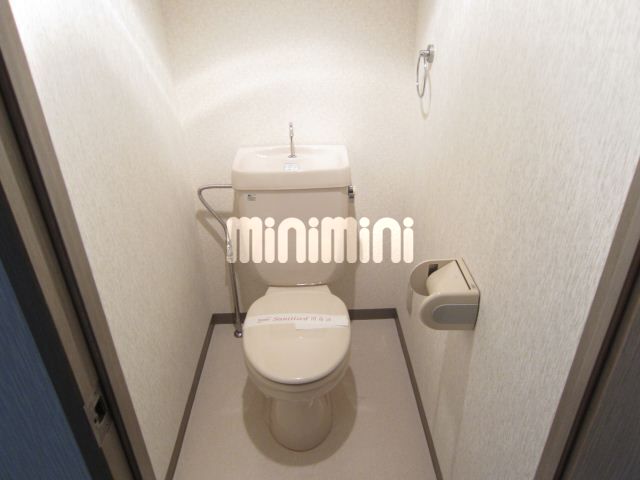 ����4