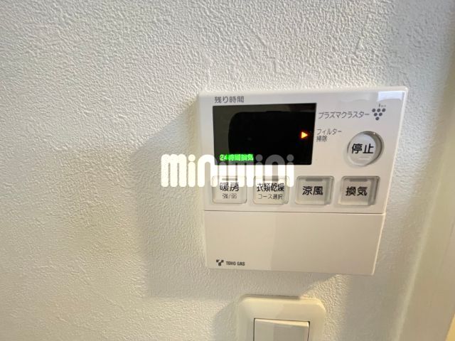 ����20