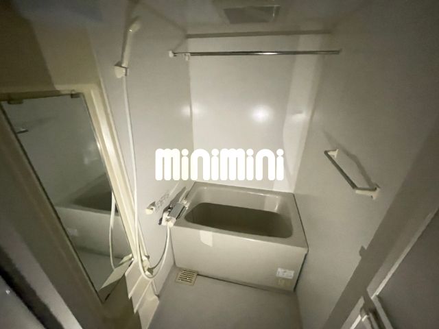 ����3