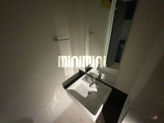 ����4