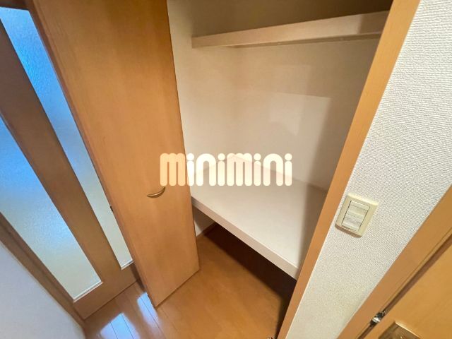 ����17