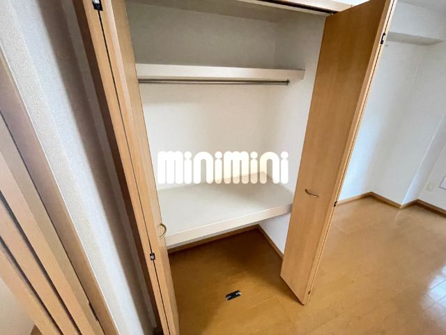 ����8