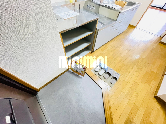 ����18