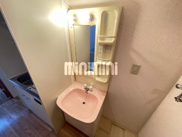 ����4