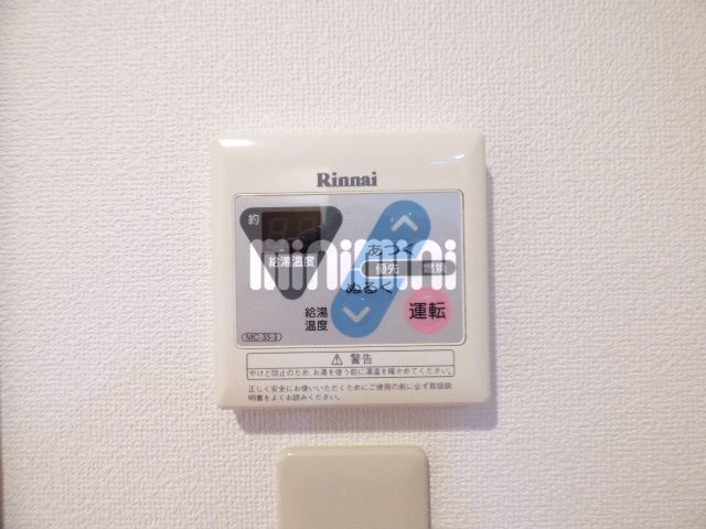 ����9