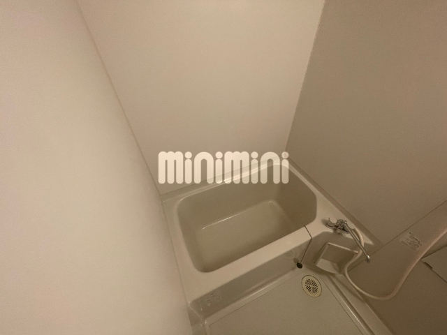 ����17