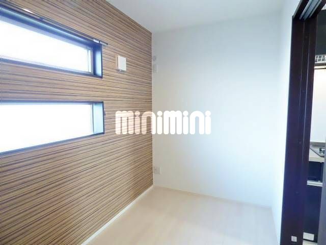 ����9
