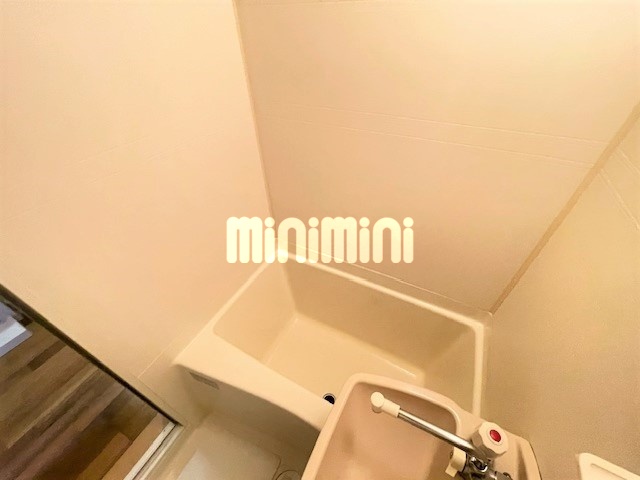 ����18