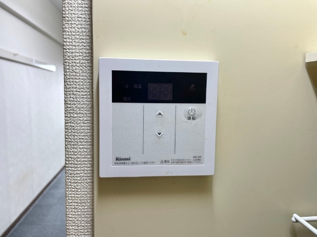 ����16