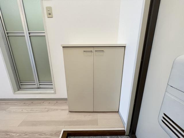 ����17