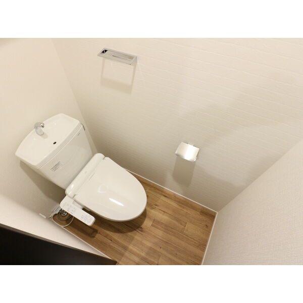 ����4