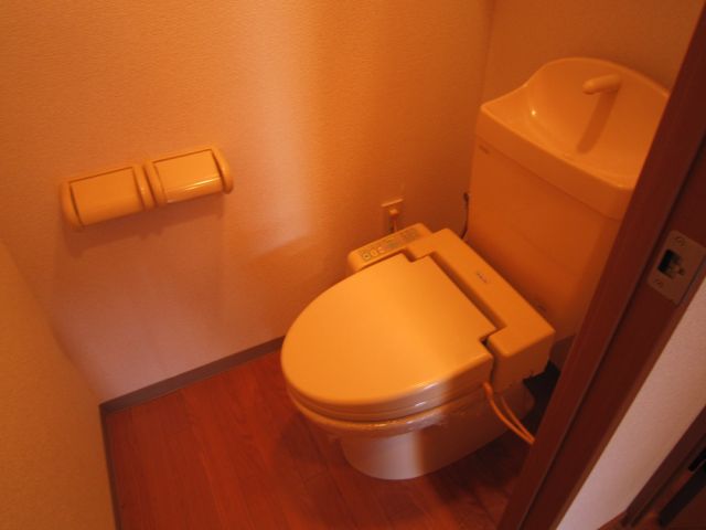 ����4