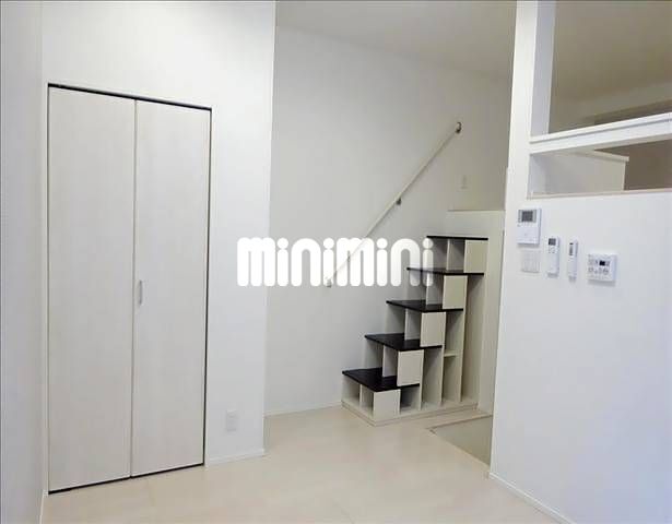 ����9