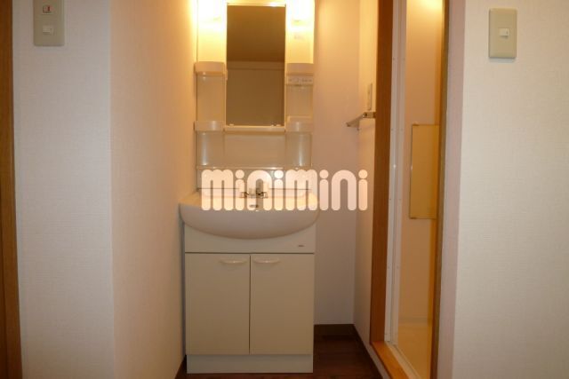 ����12