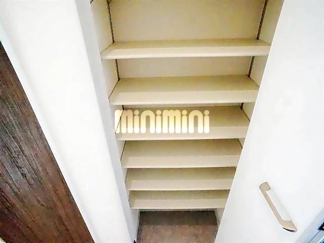 ����15