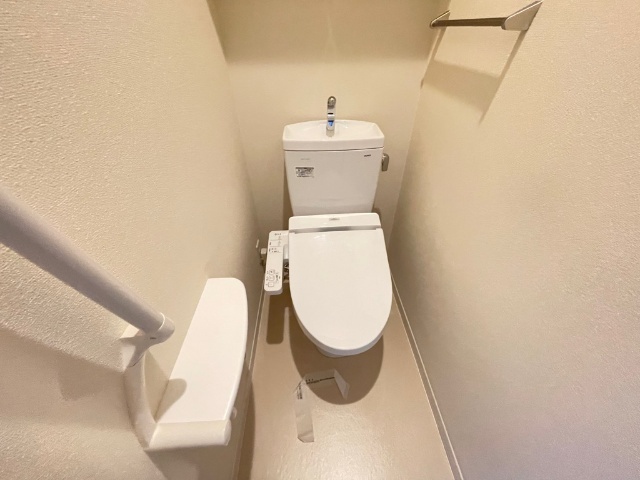 ����4
