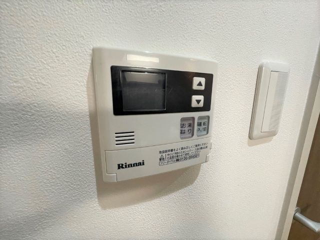 ����15