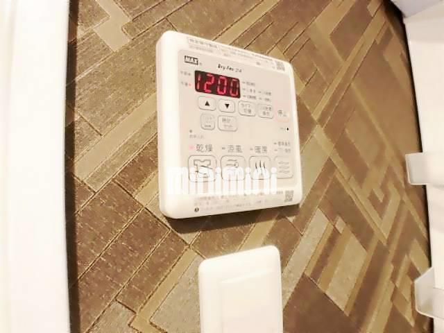 ����18