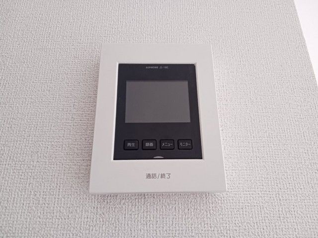 ����12