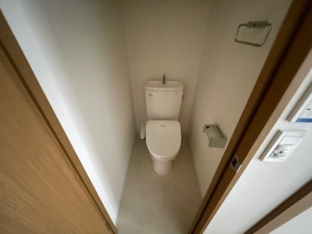 ����4