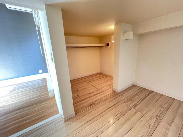 ����20