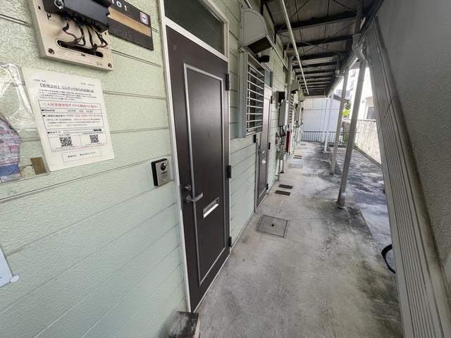 ����15