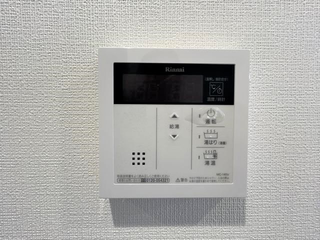 ����25