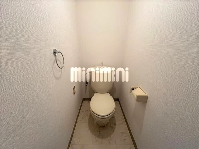 ����4