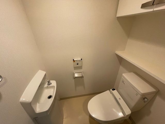 ����9