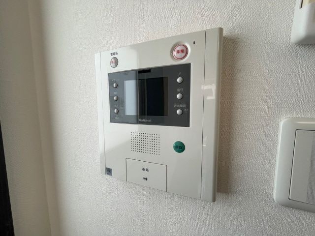 ����13