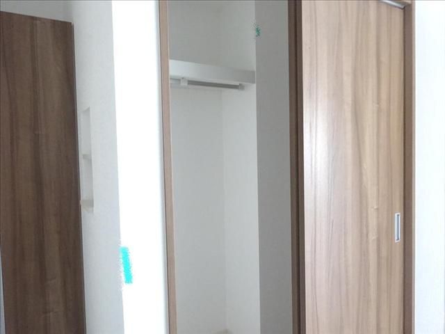����5