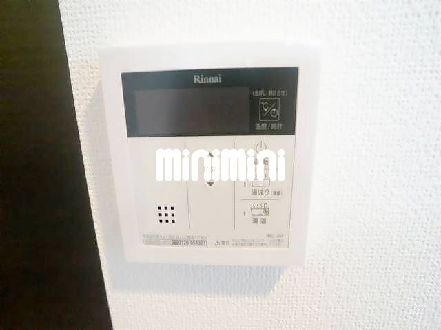 ����15