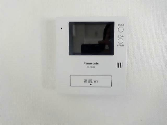 ����12