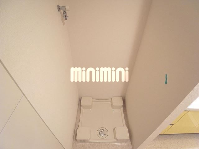 ����9