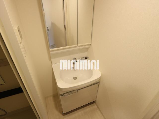 ����3