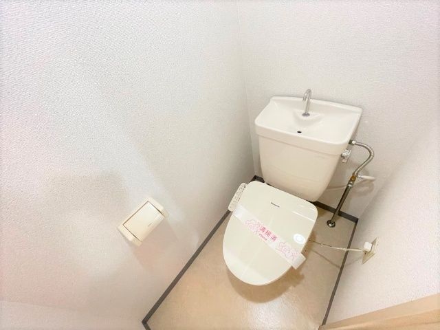 ����9