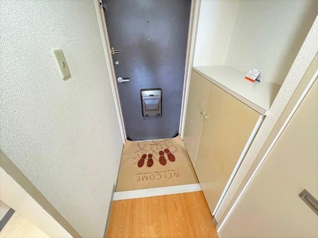 ����8