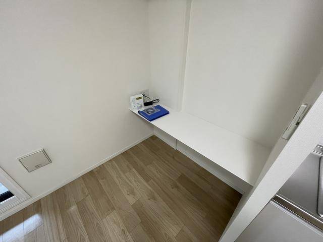 ����16