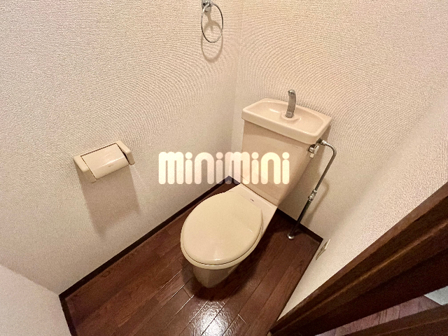 ����4