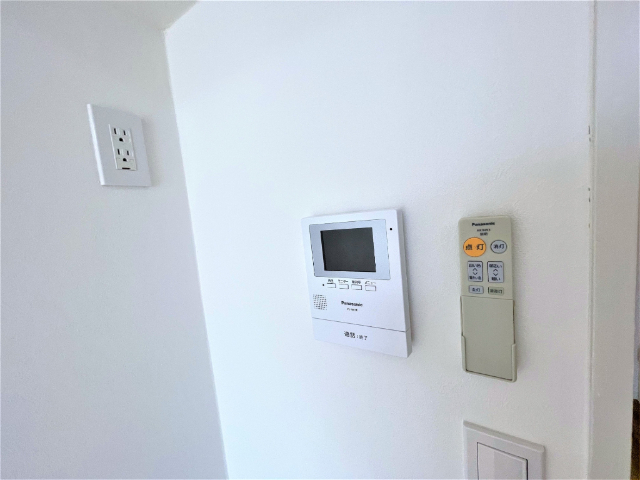 ����17
