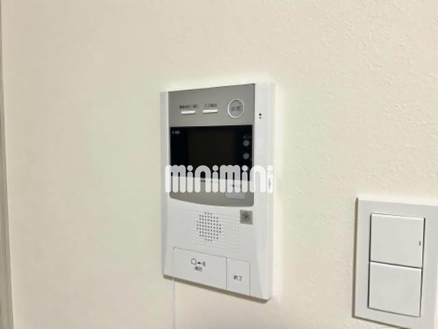 ����12