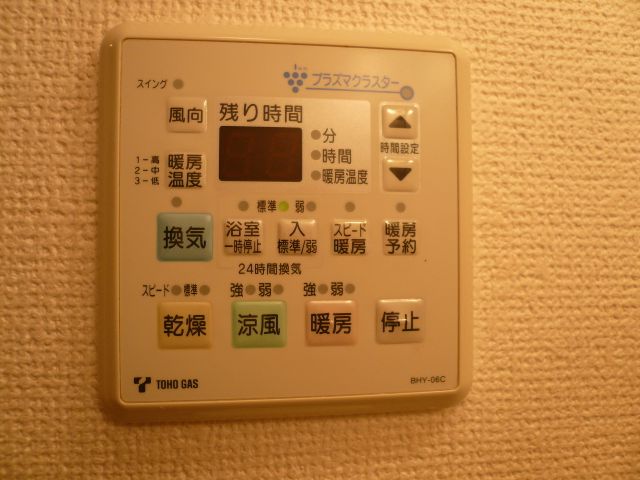 ����9