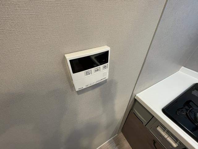 ����18