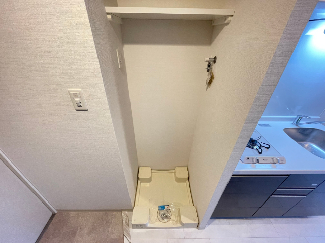 ����13