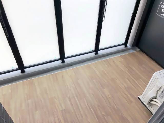 ����12