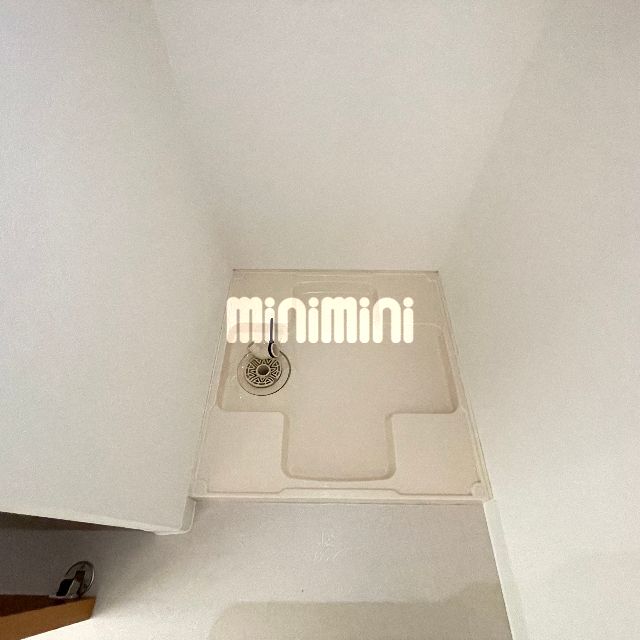 ����15