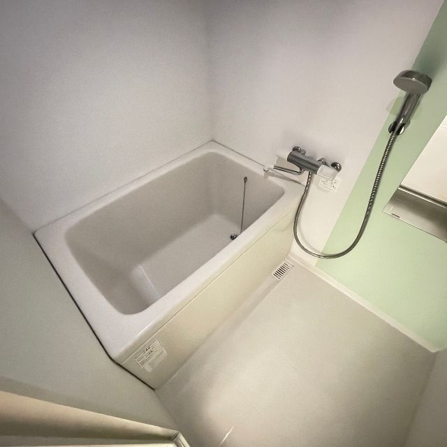 ����3