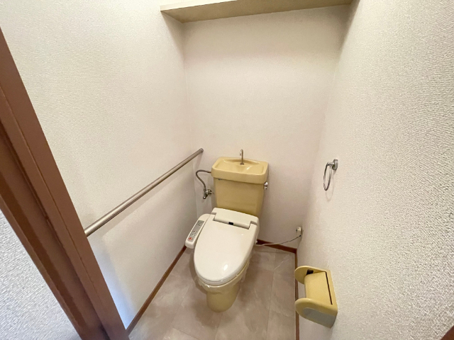 ����4