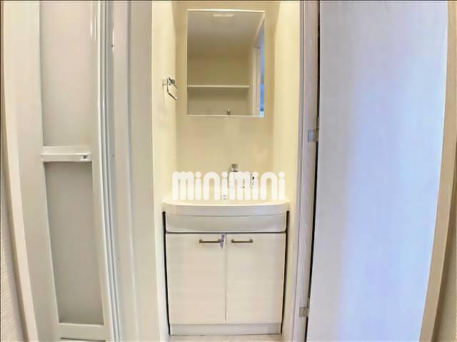 ����16